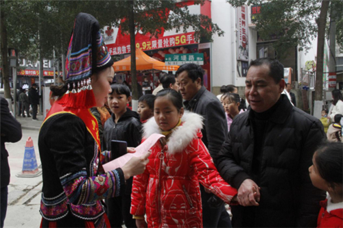 广西西林县反邪教宣传融入第七届句町文化节1029