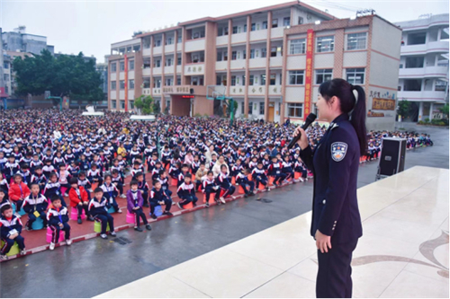 容县学生安全教育日开展校园反邪宣传活动570