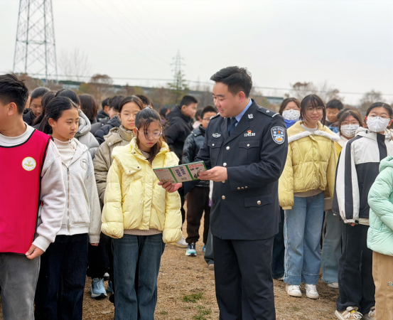 江苏兴化：法治护航筑防线  反邪护苗助成长