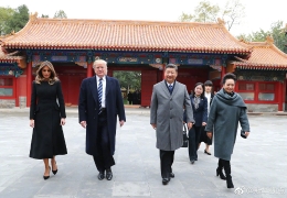 习近平和夫人彭丽媛同美国总统特朗普和夫人梅拉尼娅茶叙