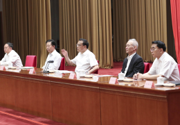 李克强：发挥好人力人才资源优势 促进产业迈向中高端 努力实现高质量发展