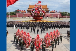 习近平等党和国家领导人出席向人民英雄敬献花篮仪式