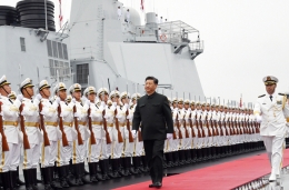 习近平出席庆祝海军成立70周年海上阅兵活动