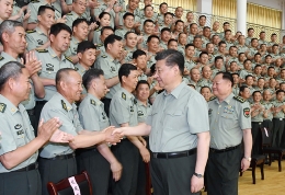 习近平视察陆军步兵学院