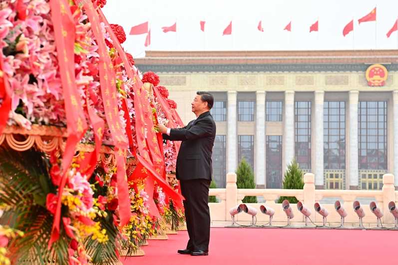 习近平等党和国家领导人出席烈士纪念日向人民英雄敬献花篮仪式