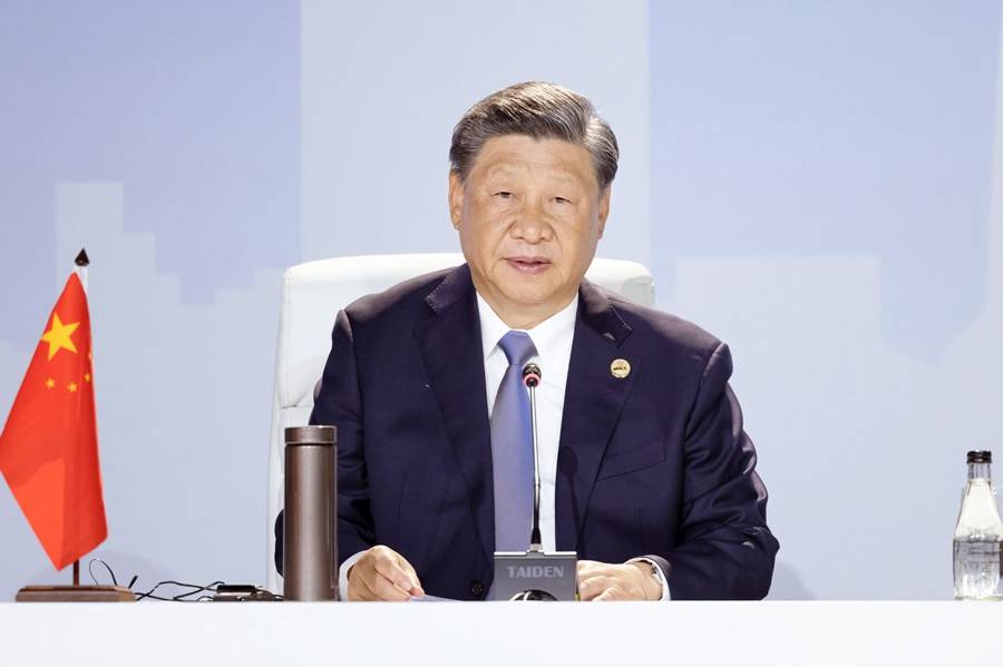 习近平出席金砖国家领导人第十五次会晤特别记者会
